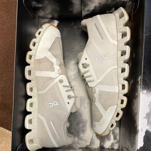 On Cloud Swiss Engineering Athletic Running Womens 6 Sneakers Shoes White Sand